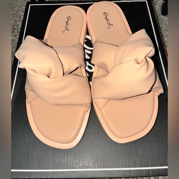2/$35 NEW Qupid Blush Pink Sandals Slides Size 7.5 Preppy Beach Clean Girl - Picture 1 of 6